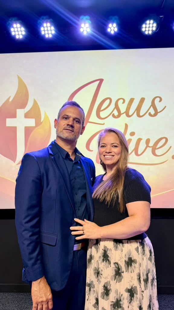 Pastor Roger e sua esposa Sirlene no templo da Liberty Philadelphia Church